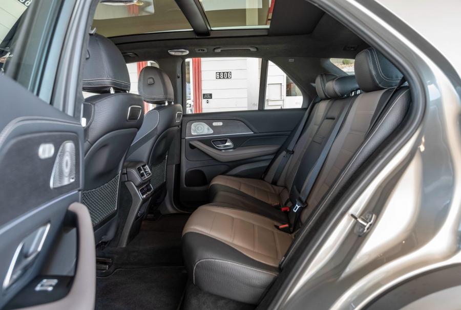 Интерьер Mercedes-Benz GLE300 d 4Matic (V167) 2019 года  (WW) (фото 22 из 40)